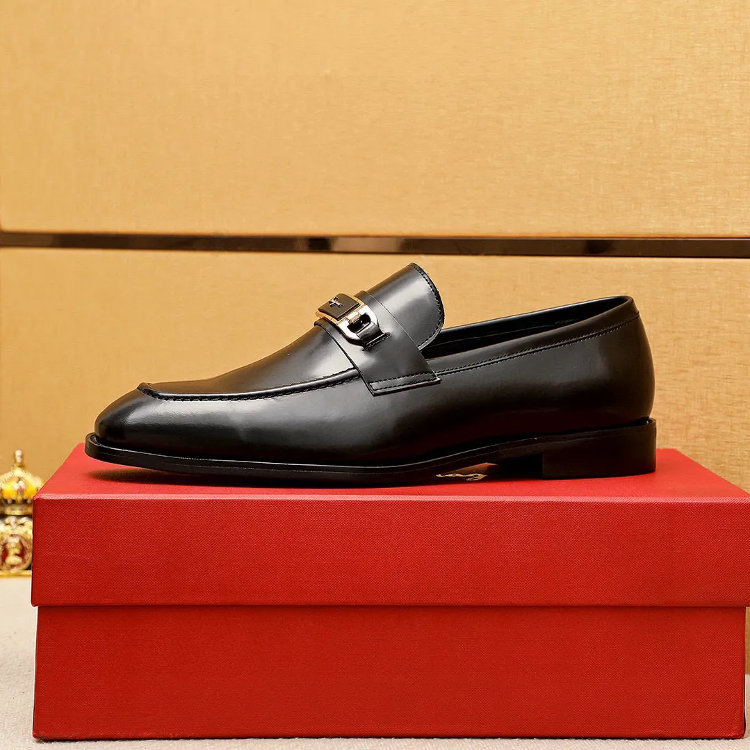 Men's shoes 💰460 💐 Product trademark: Ferragamo "Ferragamo" casual leather shoes Regular size: 38-44 (45.46🉑️customized) Product materials: Selected imported first-layer open-edge beaded cowhide leather upper + luxury hardware buckle, imported water-dyed cowhide leather lining. Strong three-dimensional visual effect, original rubber outsole Color: 1⃣️color optional